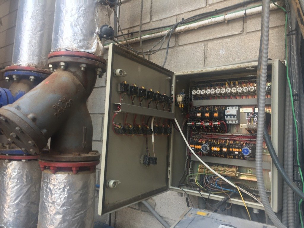 Cuadro eléctrico de automatización de la caldera Delamora