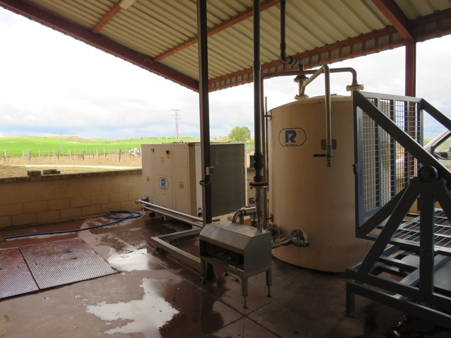 Maquinaria y equipos de frío exterior de Bodega López Morena