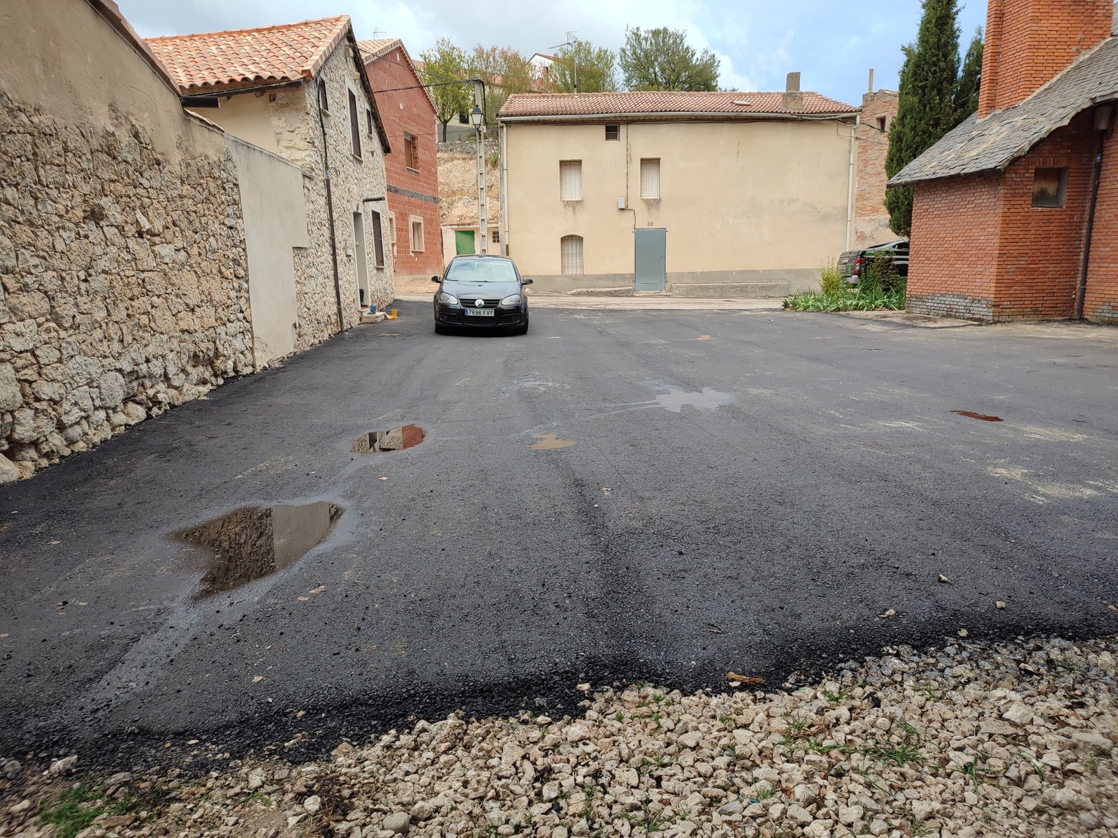 Vertido y extendido de hormigón en solera de calles de Molpeceres