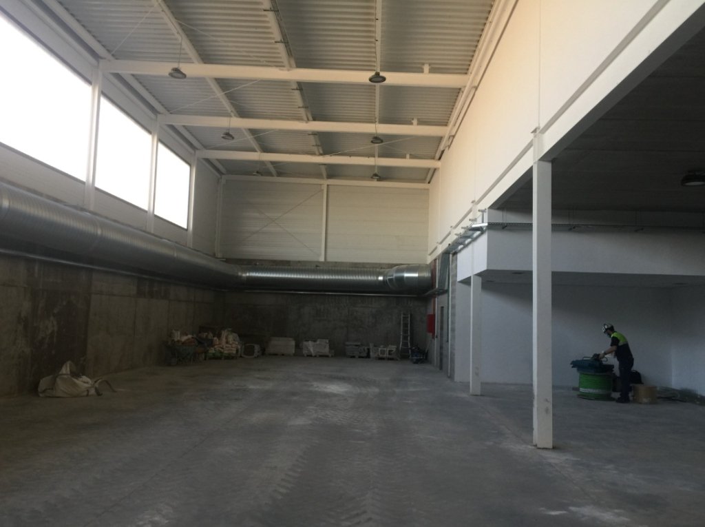 Conductos de climatización y ventilación en nave industrial de Potencia y Control en Valladolid